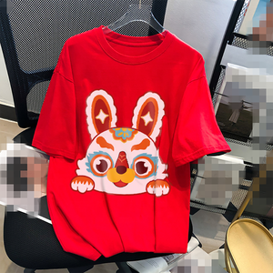 Prepárese para hacer una declaración con nuestra colección de camisetas transpirables de talla grande PARA MUJER: abrace la confianza y la individualidad - Product Image 6