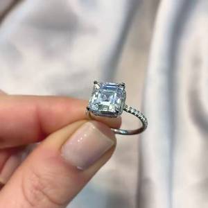 Bague halo en diamant de laboratoire taille Asscher 4.00 carats certifiée IGI D-E-F VVS-VS - Product Image 3