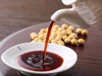 Sauce Soja Foncée 2l en Bidon, Prix Bas, Usine Certifiée ISO au Vietnam