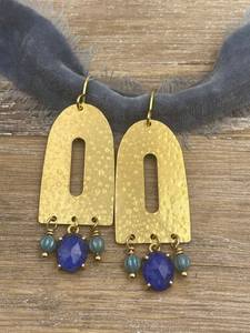 Boucles d'oreilles en laiton pour femme avec charme antique et design délicat pour une soirée élégante ou une tenue formelle - Product Image 5