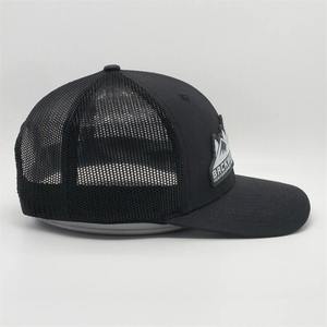 Gorra Trucker de Seis Paneles con Parche de Cuero Personalizada, Fabricada en Vietnam, de Tela de Algodón, Ajustable y Transpirable, Venta al Por Mayor - Product Image 3