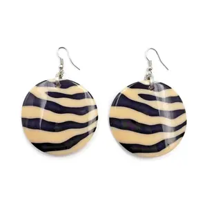 ต่างหูเรซินอีพ็อกซี่สุดหรูสำหรับผู้หญิงดีไซน์ทันสมัยพร้อมรูปแบบศิลปะลายดอกไม้สำหรับเครื่องประดับสไตล์รัก - Product Image 1