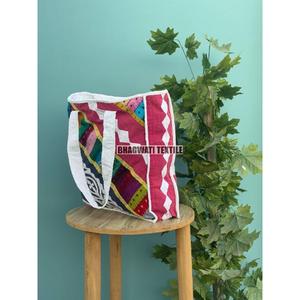 Venta al por mayor lote de bolso de mano acolchado de algodón hecho a mano para mujer forro de lona estampado de retazos para compras comestibles playa uso diario - Product Image 6