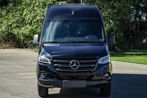 Mercedes-Benz Sprinter 2500 2021 Usada en Buen Estado, Conversión a Furgoneta de Lujo, Paquetes Comfort Plus y de Estacionamiento, Carrocería de Techo Alto - Product Image 1