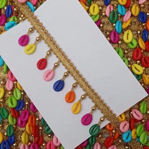 Rubans brodés à la machine sur mesure avec coquillages attachés comme tentures en différents modèles et couleurs pour robes de mariée - Product Image 2