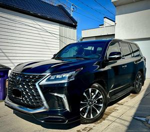 Lexus LX 570 SUV de luxe pleine grandeur d'occasion Sièges en cuir à moteur turbo intérieur foncé - Product Image 1