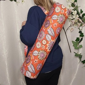 Bolsa de Yoga Acolchada de Algodón Hecha a Mano en India de Le Souvenirs - Diseño Floral Naranja, Ligera, de Lujo, para Viajes, Moda Femenina, con Cierre para el Verano - Product Image 4