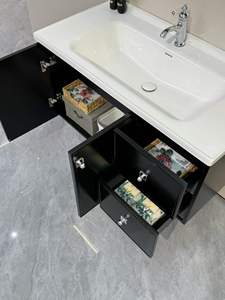 Ensemble de meuble-lavabo de salle de bain moderne haut de gamme en MDF laqué avec portes en verre de style crème français résistantes à l'eau - Product Image 1