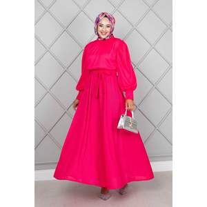 Vestido fucsia modesto con cintura elástica y hiyab para mayor comodidad y estilo - Product Image 2