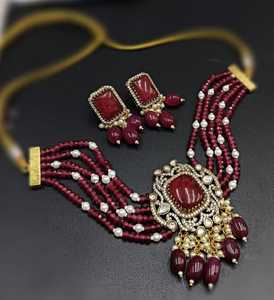 Ensemble de boucles d'oreilles ras du cou Polki Kundan plaquées or antiques élégantes laiton à la mode pour les célébrations d'anniversaire de mariage de fête - Product Image 1