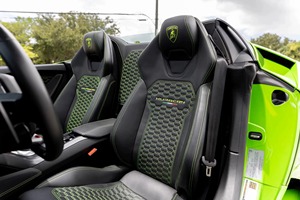 Lamborghini Huracán LP580-2 Spyder 2017 Verde, Usado, Certificado y en Buen Estado - Product Image 2