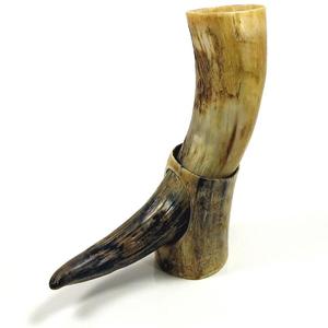 Cuerno para beber vikingo pulido hecho a mano de lujo Diseño animal Cuerno de buey natural con soporte y soporte de cuero de la India - Product Image 2