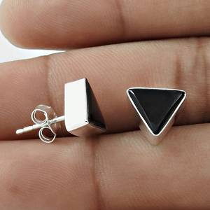 Beau cadeau pour elle Fine Jewelry Women Elegant Unique Natural Black Onyx Gemstone Triangle Stud Earrings 925 Sterling Silver - Product Image 2
