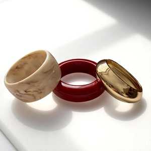 Bracelets en résine de qualité supérieure avec des motifs intégrés à la nature, fleurs séchées, feuilles, pierres ou perles, mode unique faite à la main - Product Image 5