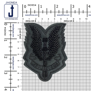 Parches de bordado de logotipo personalizado de precio barato Parches de bordado de borde merrow adhesivos de alta calidad hechos en Pakistán - Product Image 6