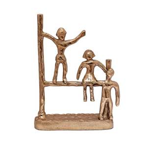 Gutsy Trio Pièce maîtresse en aluminium doré Accessoire de décoration intérieure élégant - Product Image 2