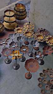 Urli Diya de metal decorativo tradicional hecho de latón para flores flotantes hermoso cuenco decorativo Diwali Diya - Product Image 3