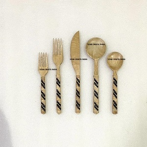 Venta al por mayor SCI 2024 Tipo portátil hecho a mano Vajilla más popular Juego de cubiertos de madera y mimbre Cocina Cubiertos de madera de alta calidad - Product Image 5