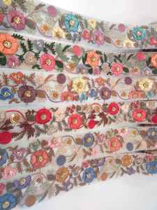 Bordado de adorno de encaje vintage con lentejuelas de flores solubles en agua decoradas precio bajo precio razonable tela de encaje de ajuste - Product Image 2