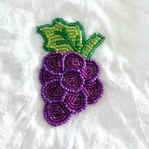 Broche de búho moderno con cuentas y bordado de semillas personalizado, hecho a mano - Product Image 1