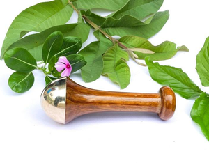 Masseur pour le corps et les pieds en bois et en laiton écologique, fait à la main - Product Image 6