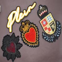 Écusson brodé thermocollant personnalisé en chenille pour vêtements, étiquette textile pour sweat à capuche avec motif floral