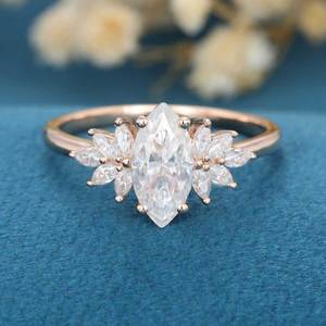 Bague de fiançailles et de mariage fine en or 18 carats avec diamant de laboratoire taille marquise, élégante et raffinée, cadeau de bijoux raffinés pour la Saint-Valentin, bague en or véritable - Product Image 4