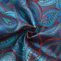 Yili Dynamique et Tendance Vague Tricolore Fleur De Cajou Motif Paisley Avec Fond Bleu Profond, Tissu De Vêtements Vibrant