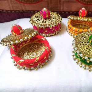 Wedding Favors Cute Mini Gift Box <span class=keywords><strong>Baby</strong></span> <span class=keywords><strong>Shower</strong></span> Bridesmaid Basket Hamper Housewarming Retorno Presente Índia Mehandi Giveaway Haldi - Product Image 1
