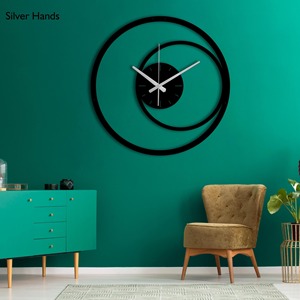 Elegante Reloj de pared redondo de metal negro El diseño contemporáneo agrega un toque sofisticado y elegante a cualquier habitación u espacio de oficina - Product Image 2
