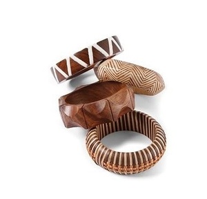 Ensemble de bracelets en bois naturel de qualité export, faits à la main, bijoux ethniques pour femmes, finition lisse, couleurs personnalisées pour cadeaux d'affaires - Product Image 4