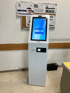 Multi Language Support Snappy <strong>Queue</strong> <strong>System</strong> for Clinic Bank Telecom Hospital - 21.5 Inch <strong>Ticket</strong> Dispenser . - Product Image 2