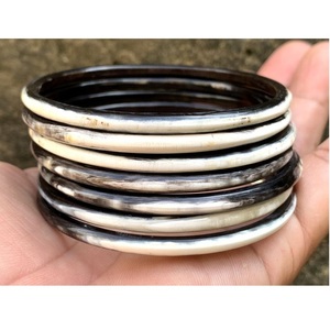 Pulsera Ecológica de Cuerno de Búfalo Tallado Tribal para Mujer, Exportador de Joyería de Cuerno Natural - Product Image 1