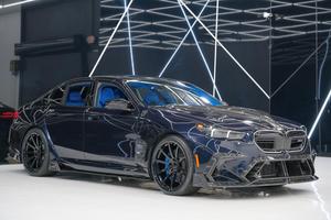 ลิมิเต็ด สเปค 2025 M5 มานซอรี่ 4D ซีดาน เกียร์อัตโนมัติ 8 สปีด สปอร์ต - Product Image 1