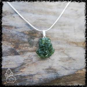 Hecho a mano Vintage checo moldavita Tektite colgante plata chapado en oro cristal crudo para Wiccan joyería LARP ocasión de compromiso - Product Image 4