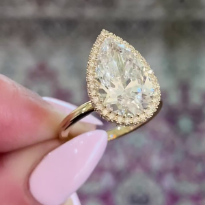 Bague de fiançailles avec halo caché en diamant de laboratoire certifié IGI 2,90 carats, forme poire, clarté DEF VVS-VS - Product Image 2