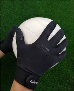 Guantes de fútbol gaélicos con logotipo personalizado de alta calidad Proveedor de guantes de fútbol de la mejor calidad - Product Image 1