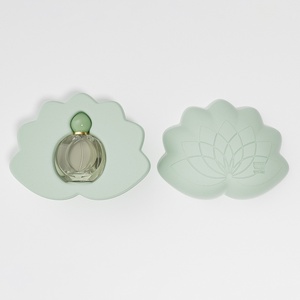 Base moulée en pulpe <span class=keywords><strong>de</strong></span> fournisseur <span class=keywords><strong>de</strong></span> boîte d'emballage <span class=keywords><strong>de</strong></span> parfum <span class=keywords><strong>de</strong></span> fleur <span class=keywords><strong>de</strong></span> lotus biodégradable avec la boîte <span class=keywords><strong>de</strong></span> parfum <span class=keywords><strong>de</strong></span> modèle <span class=keywords><strong>de</strong></span> pétale en relief - Product Image 1