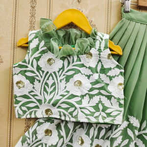 Ensemble Lehenga Choli pour enfants Shoryam Fashion Flower Pista brodé |   Robe longue pour filles, tenue ethnique pour fête et mariage |   Qualité d'exportation - Product Image 2