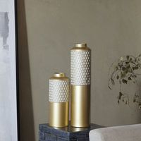 Vase à fleurs décoratif en métal au design élégant, parfait pour les intérieurs de maison et les compositions florales vintage
