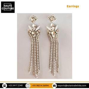 Boucles d'oreilles de mariée en forme de couronne faites à la main brodées à la main avec glands au design élégant pour femmes du vendeur indien - Product Image 2