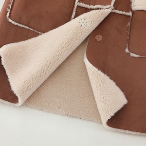 Chaqueta universitaria de piel de oveja auténtica acolchada para mujer con mangas largas teñidas transpirables al por mayor para invierno - Product Image 5