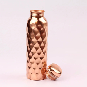 Meilleure vente bouteille en cuivre ayurvédique haute qualité diamant coupe conception bouteille martelée pour une vie saine avantages pour la santé métal - Product Image 6