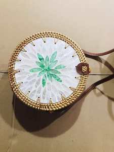 Bolso Redondo de Ratán con Diseño de Madreperla / Bolsos de Ratán / Bolso de Mimbre Artesanal de Vietnam - Product Image 4