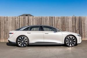 LOCID HIR AWD 2022, double moteur, batterie lithium, pneus R18, sièges en cuir - Product Image 4