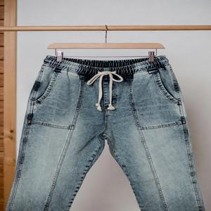 Pantalones Jogger de Mezclilla Vintage para Hombre, Estilo Sólido, para Verano |   Ropa Urbana Transpirable y Ecológica con Cintura Elástica y Logotipo Personalizado - Product Image 5