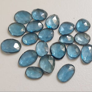 Londres bleu topaze Cabochons naturel à facettes forme libre Londres bleu topaze dos plat Cabochons 5 pièces topaze pour l'utilisation de bijoux - Product Image 1