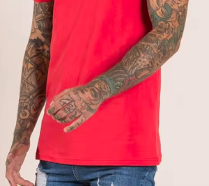 เสื้อยืดผ้าฝ้าย 100% คุณภาพสูงสําหรับผู้ชายพิมพ์เสื้อยืดสีแดงและแผงบนแขน - Product Image 4