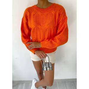 Pull en tricot pour femme avec détail complexe au dos - Modèle 848 - Product Image 1