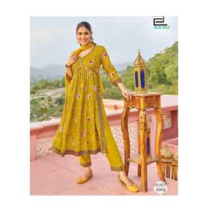 Ensemble Kurti tendance à motif brodé en rayonne imprimée, style manches trois quarts, best-seller, vêtements ethniques de créateur - Product Image 1